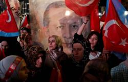 ارتفاع الأسهم التركية وتراجع الليرة بعد فوز المعارضة في الانتخابات