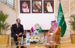 وزير الخارجية ونظيره الأرميني يناقشان العلاقات الثنائية