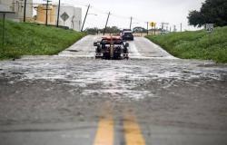 انقطاع الكهرباء في تكساس بسبب إعصار "بيريل".. والطقس يعرقل الرحلات في بريطانيا