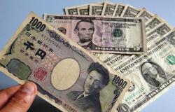 استقرار الدولار وارتفاع الين وسط ترقب قرار الفائدة للمركزي الياباني