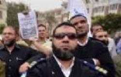 "الضباط الملتحون" يتظاهرون أمام "الاتحادية" للمطالبة بالعودة لعملهم