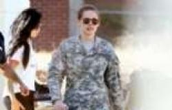 بالصور| كريستين ستيوارت تظهر بملابس عسكرية في فيلمها الجديد Camp X Ray