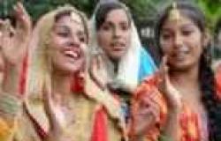 بالصور| الهنديات يحتفلن بموسم المطر بالرقص والغناء والحنة في مهرجان "تيج"