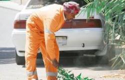 عمال النظافة يعملون تحت أشعة الشمس و«العمل» تناشد الشركات تطبيق النظام