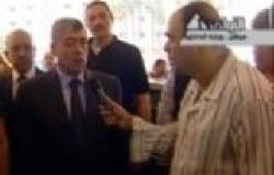 نشطاء الإنترنت يسخرون من مراسل التليفزيون المصري: "من السرير للشغل ومن الشغل للسرير"