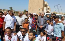 بالصور.. محافظ جنوب سيناء يشارك فى "حملة نظافة" بمدينة الطور