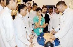 طلاب الجامعات والمدارس يزورون معرض الطب المنزلي الأول
