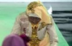 بالصور| "أوبابيي" تسجد شكرًا عقب تتويجها في مسابقة "مسلمة ملكة جمال"
