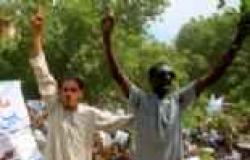 استخدام الغازات المسيلة للدموع لتفريق آلاف المتظاهرين في السودان