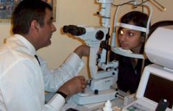 جفاف والتهابات العين تسبب الإصابة بقرحة العين