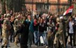 انتقال الاشتباكات بين «مؤيدي السيسي» ومتظاهري التحرير إلى «عبدالمنعم رياض»
