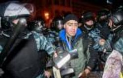 الرئيس الأوكراني يدين الشرطة لاستخدامها العنف في فض المظاهرات