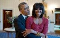 "أوباما" يداعب زوجته.. صورة ينشرها البيت الأبيض تهنئة بالعام الجديد
