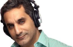 باسم يوسف ينتقد هجوم الإعلام على العلماء: "خليك جاهل تعيش مبسوط"
