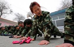 جولة مصوّرة داخل معسكرات علاج «مدمني الإنترنت» في الصين
