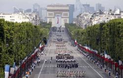 بالفيديو والصور.. فرنسا تحتفل بذكرى اقتحام «الباستيل» بألعاب نارية وعروض عسكرية