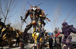 بالصور.. مزارعون صينيون يصنعون روبوتات عملاقة من «Transformers»