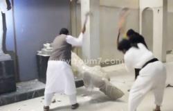 بالفيديو والصور.. لحظة تدمير "داعش" لآثار متحف "الموصل" بالعراق