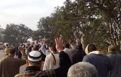 الأهالى يفرقون مسيرة إخوانية بالشوم والعصا فى قرية بالشرقية