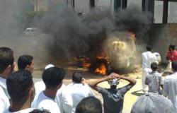 اشتعال النيران فى سيارة تابعة للصحة أمام مجلس مدينة بلبيس بالشرقية