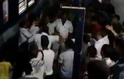 تداول فيديو لأمناء شرطة يعتدون بوحشية على مواطن بمحطة مترو دار السلام