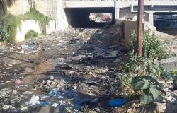 بالصور.. انسداد شارع كوبرى النوبارية بالقمامة والصرف الصحى