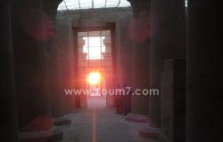 بالصور..لحظة تعامد الشمس على قدس الأقداس فى معبد هيبس بالوادى الجديد