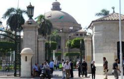 الأمن الإدارى يمشط جامعة القاهرة ويفض تجمعات الطلاب أمام الكليات