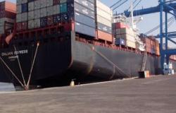 إغلاق ميناء دمياط بسبب سوء الأحوال الجوية