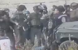 بالفيديو.. جيب عسكرى إسرائيلى يدهس فلسطينيا عمدا بالضفة الغربية