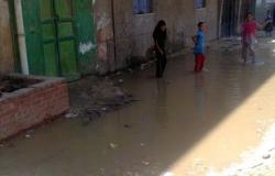 ماسورة مياه مكسورة تتسبب فى تلف 4 منازل بأخميم فى سوهاج