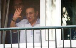 مقربون من مبارك: الرئيس الأسبق بصحة جيدة ويتلقى العلاج الطبيعى بالمستشفى
