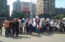 طلاب مدرسة جمال عبد الناصر بالفيوم يتظاهرون للمطالبة بإقالة المدير