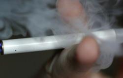 باحثة ألمانية تطالب بحظر عام لاستخدام المنكهات بالسجائر الإلكترونية