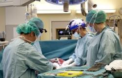 بالفيديو: خطوات عملية جراحية لتحويل رجل إلى امرأة