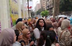 طالبات مدرسة الرياضية بنات بالفيوم يتظاهرن اعتراضا على نقل المدير