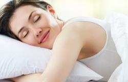 "ديلى ميل" تكشف السر وراء انخفاض وزيادة الوزن أثناء النوم