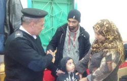شرطة النقل والمواصلات تعيد طفل تائه إلى أسرته بمحطة مترو عزبة النخل