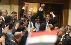 بالصور.. بعد فوزه بوكالة النواب.. وهدان يتوجه لعبد المنعم ويهتفان "تحيا مصر"