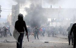تونسيون يغلقون الطريق بمنطقة المساترية احتجاجًا على وفاة سجين