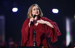 بالفيديو: رسالة مؤثرة من الفضاء تبكي اديل على مسرح الـ Brit Awards