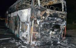 ننشر.. صور للأتوبيس المحترق شمال الغردقة بعد انقاذ 40 شخص كانوا يستقلونه
