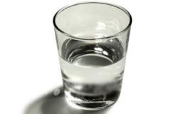 دراسة طبية: شرب الماء يقلل السكر والدهون بالجسم ويقاوم ارتفاع درجة الحرارة