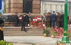 بالصور .. محافظ الاسكندرية يضع اكليل الزهور على قبر الجندى المجهول فى ذكرى يوم الشهيد