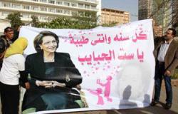 بالفيديو والصور.. مؤيدو الرئيس الأسبق يقدمون هدايا "عيد الأم" لسوزان مبارك