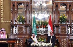 رفع صور الرئيس السيسى وخادم الحرمين الشريفين أمام مجلس النواب
