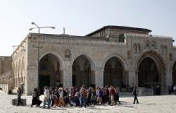 شابان يهوديان يؤديان طقوس زواجهما بباحات المسجد الأقصى