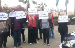 بالصور..تظاهر أولياء أمور تلاميذ مدرسة"فيوتشر"احتجاجا على اغتصاب5 أطفال