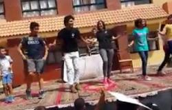 بالفيديو.. طلاب يرقصون على أغنية "الواد ده عنيه" داخل إحدى مدارس طنطا