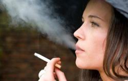 دارسة: الإقلاع عن التدخين يساعد على تنظيم الدورة الشهرية لدى السيدات